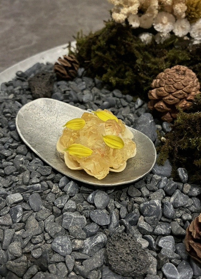 GOWOOGA Gwanghwamun · fresh Hanwoo beef tartare (yukhoe)