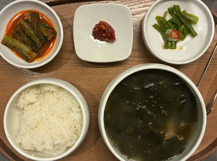 GOWOOGA Gwanghwamun · assorted Korean side dishes (banchan)