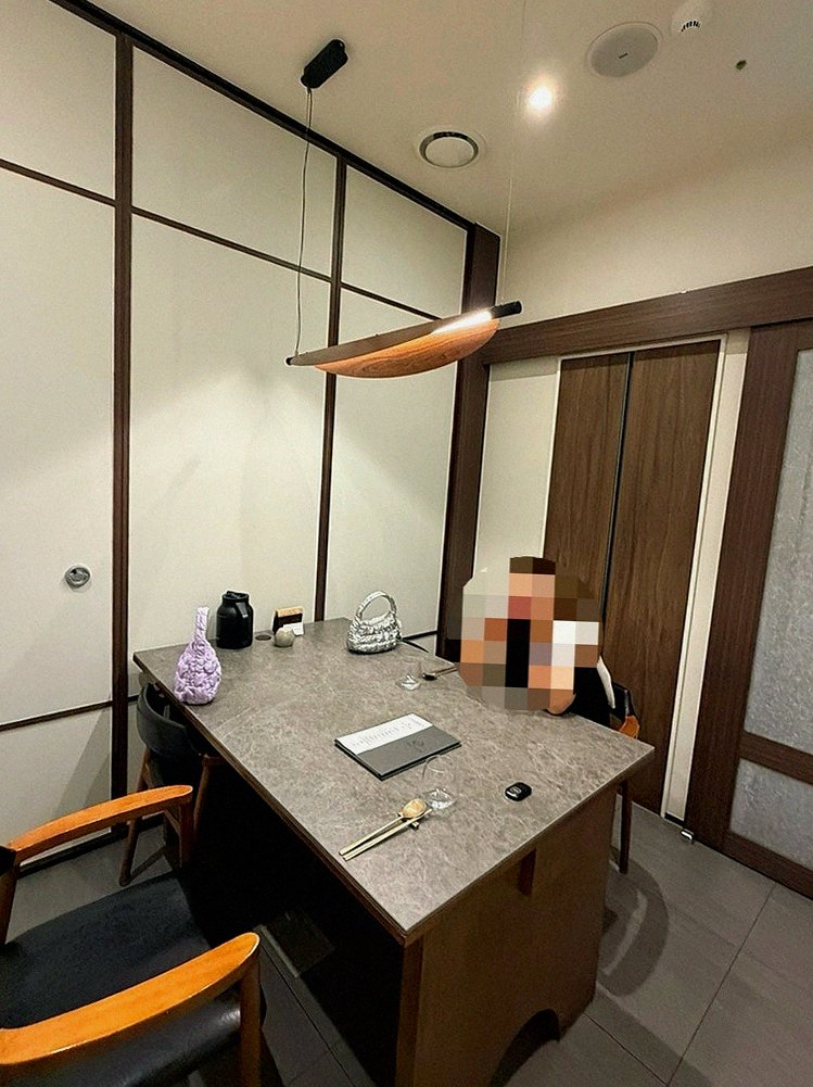 GOWOOGA Gwanghwamun · 店舗入口と案内