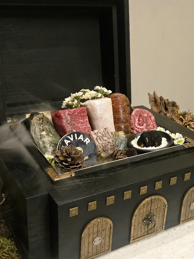 GOWOOGA Gwanghwamun · the signature Hanwoo showing — marbled beef cuts and caviar presented in a display chest