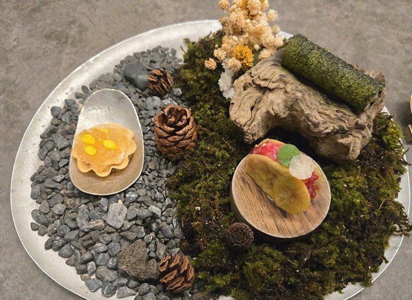 GOWOOGA Gwanghwamun · fresh Hanwoo beef tartare (yukhoe)