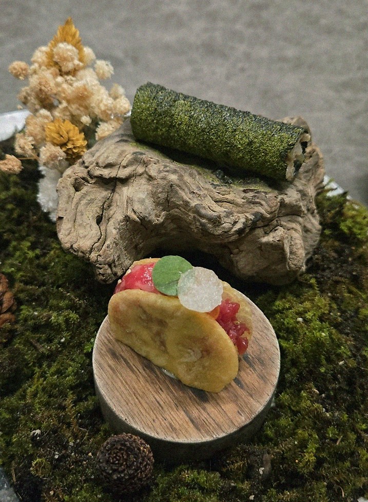 GOWOOGA Gwanghwamun · the signature Hanwoo showing — marbled beef cuts and caviar presented in a display chest