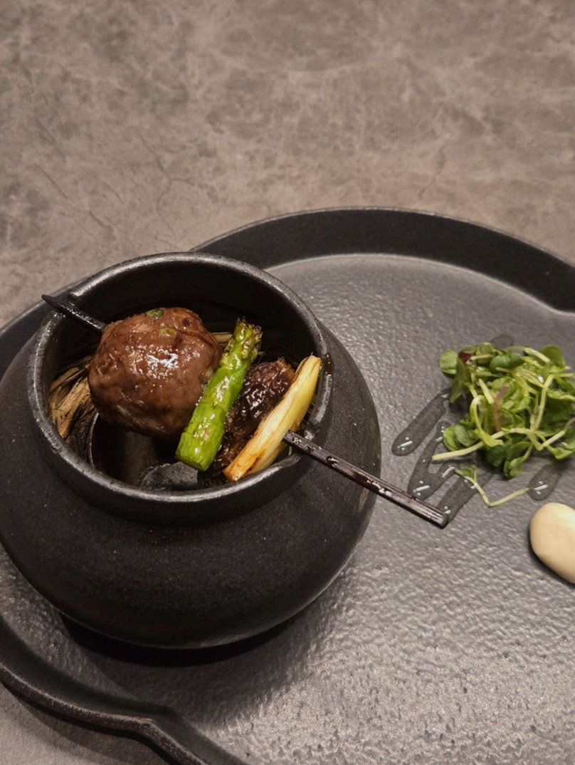 GOWOOGA Gwanghwamun · a plated course of Hanwoo beef