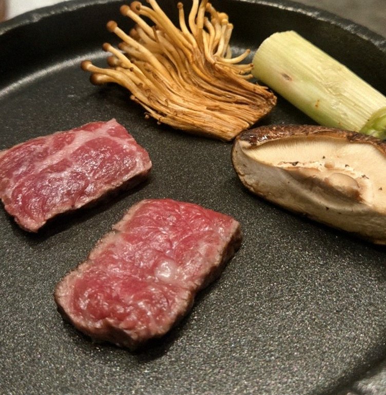 GOWOOGA Gwanghwamun · Hanwoo beef grilling over binchotan charcoal