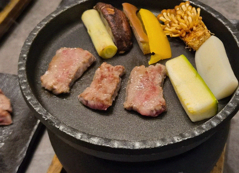 고우가 광화문점 · 광화문 한우오마카세 광화문 파인다이닝 · 비장탄 그릴 위에서 익어가는 한우