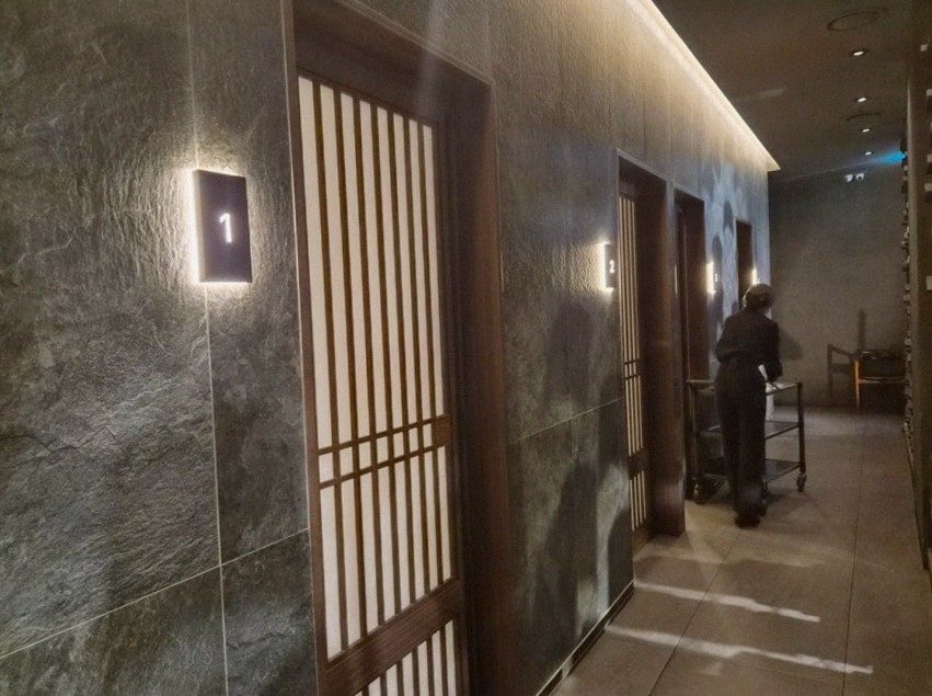 고우가 광화문점 · 광화문 한우오마카세 광화문 파인다이닝 · 전 좌석 프라이빗 룸 내부 분위기