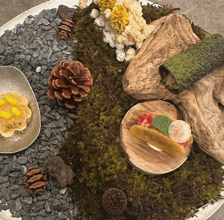 고우가 광화문점 · 광화문 한우오마카세 광화문 룸식당 · 한 접시씩 정성껏 플레이팅된 한우 코스 요리