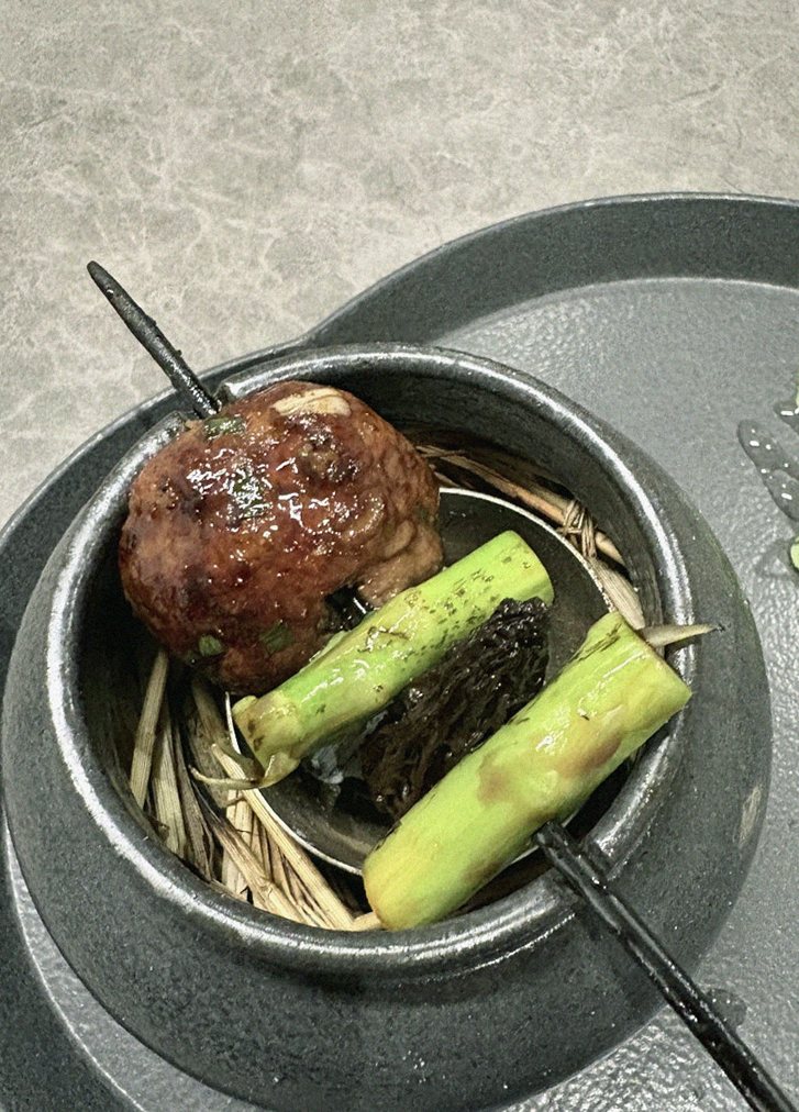 고우가 광화문점 · 광화문 한우오마카세 광화문 룸식당 · 비장탄 그릴 위에서 익어가는 한우