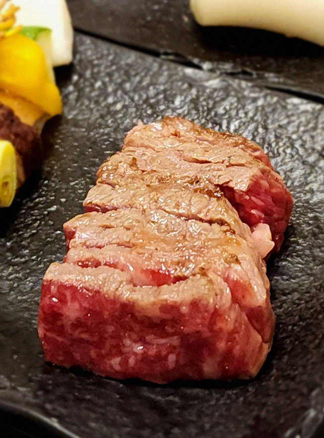 고우가 광화문점 · 광화문 한우오마카세 광화문 룸식당 · 신선한 한우 육회