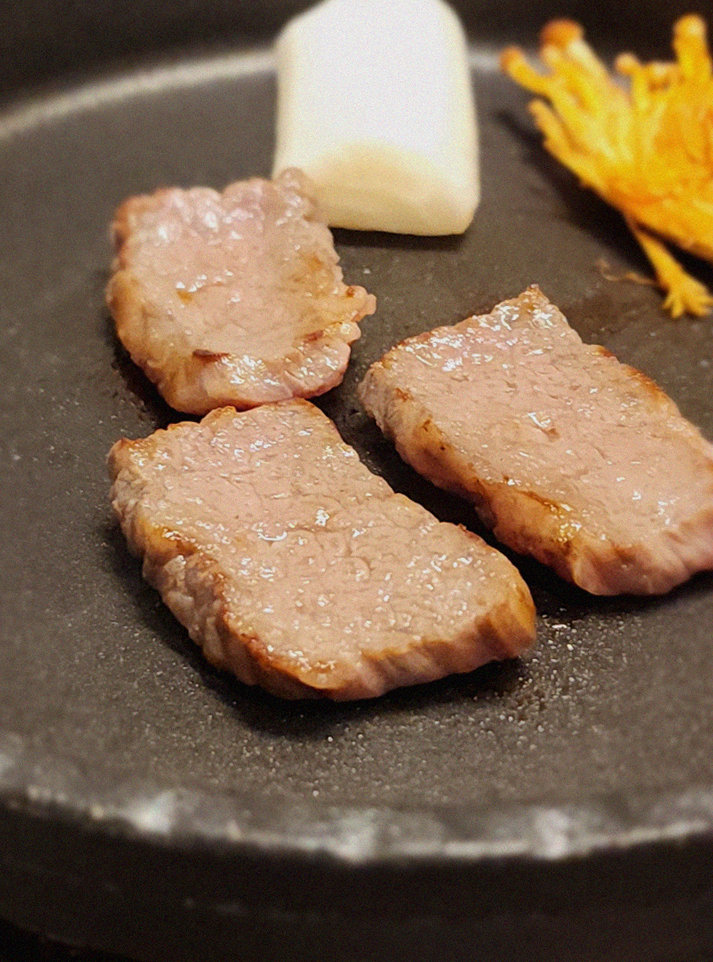 고우가 광화문점 · 광화문 한우오마카세 광화문 룸식당 · 비장탄 그릴 위에서 익어가는 한우