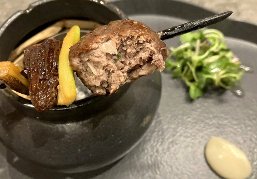 고우가 광화문점 · 광화문 한우오마카세 광화문 룸식당 · 한 접시씩 정성껏 플레이팅된 한우 코스 요리