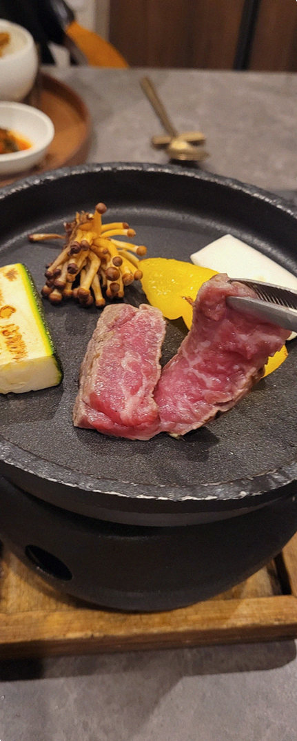 고우가 광화문점 · 광화문 한우오마카세 광화문 룸식당 · 신선한 한우 육회