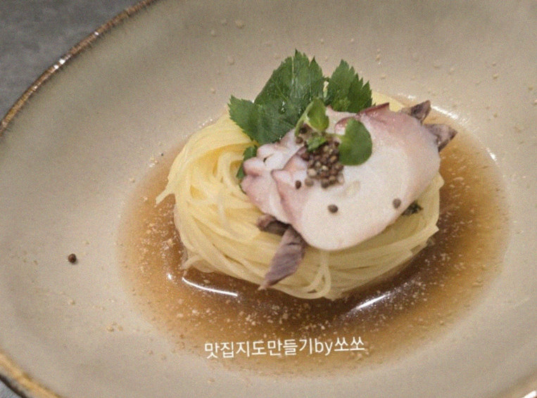 GOWOOGA Gwanghwamun · a plated course of Hanwoo beef
