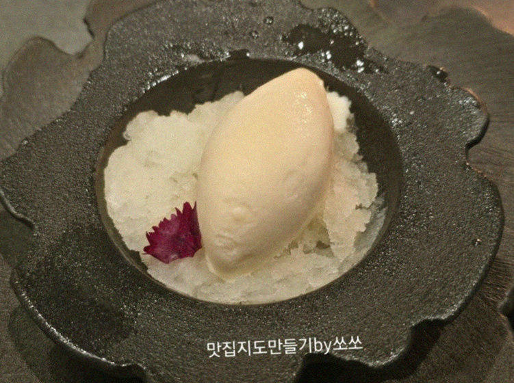 GOWOOGA Gwanghwamun · fresh Hanwoo beef tartare (yukhoe)