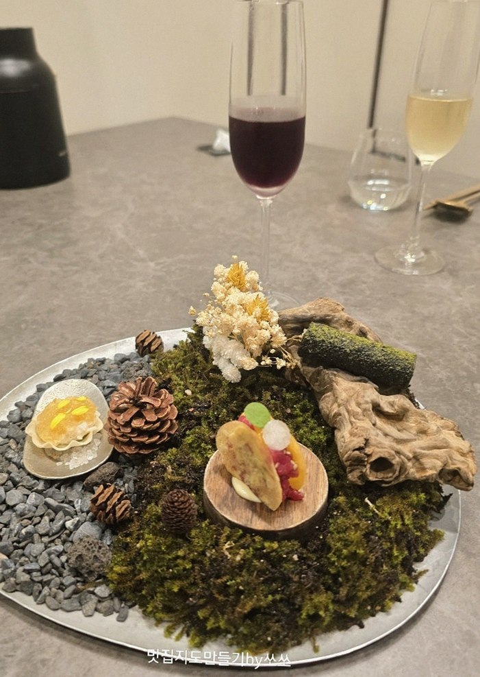 GOWOOGA Gwanghwamun · a plated course of Hanwoo beef