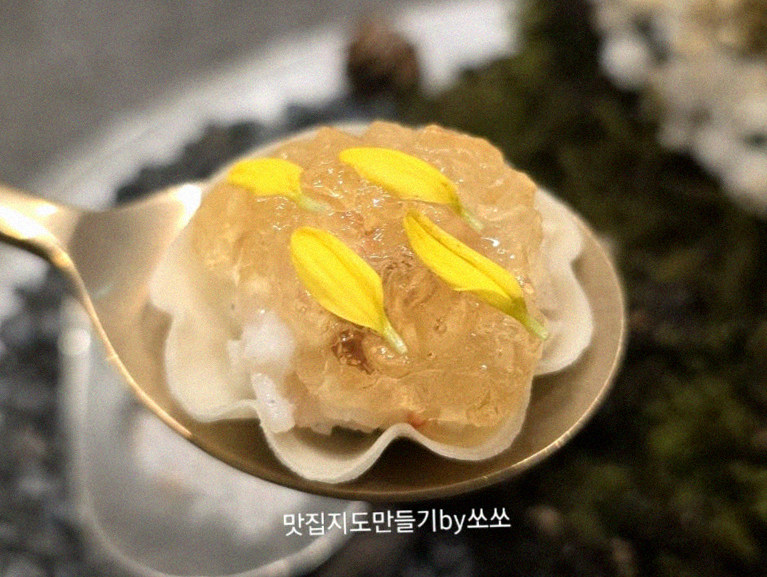 GOWOOGA Gwanghwamun · fresh Hanwoo beef tartare (yukhoe)