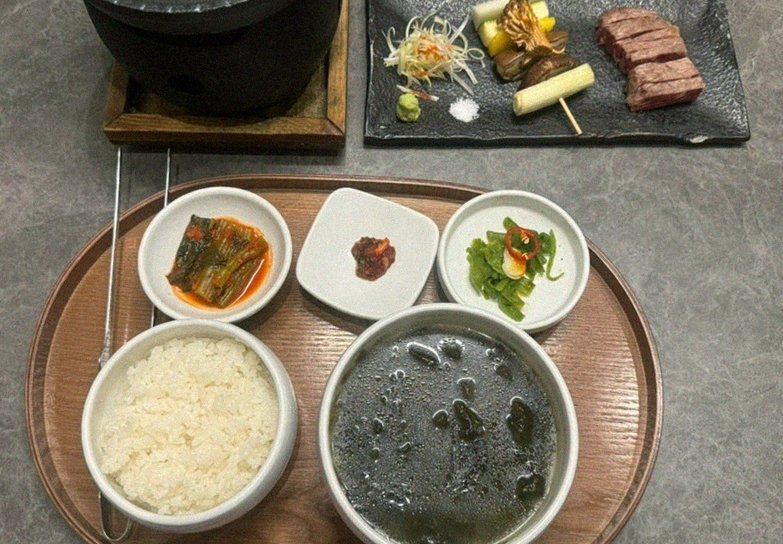 GOWOOGA Gwanghwamun · 彩り豊かなおかず(バンチャン)