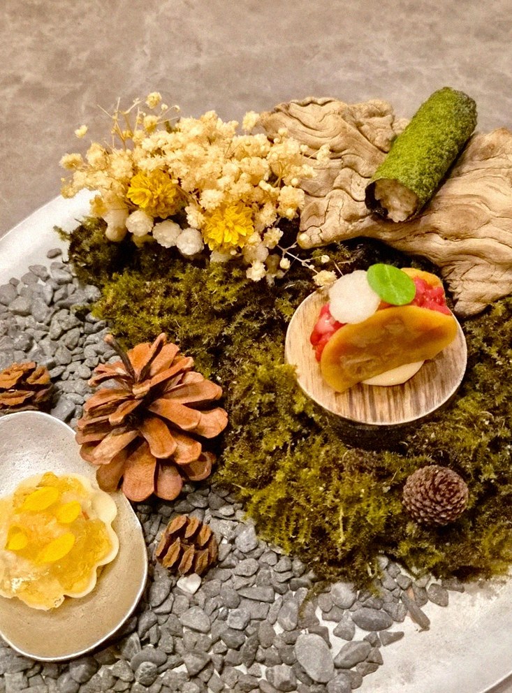 GOWOOGA Gwanghwamun · seafood course served alongside the beef