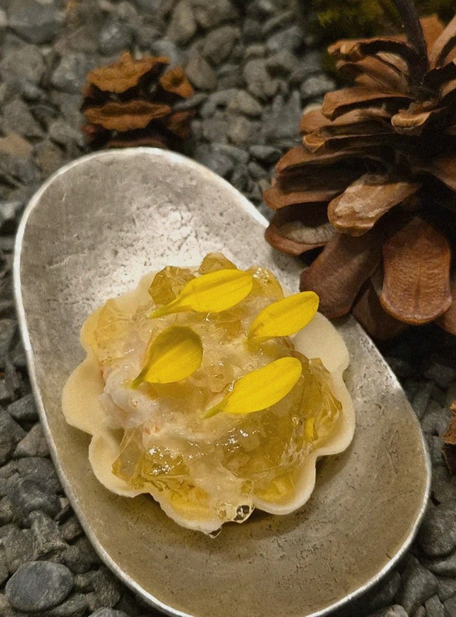 GOWOOGA Gwanghwamun · fresh Hanwoo beef tartare (yukhoe)