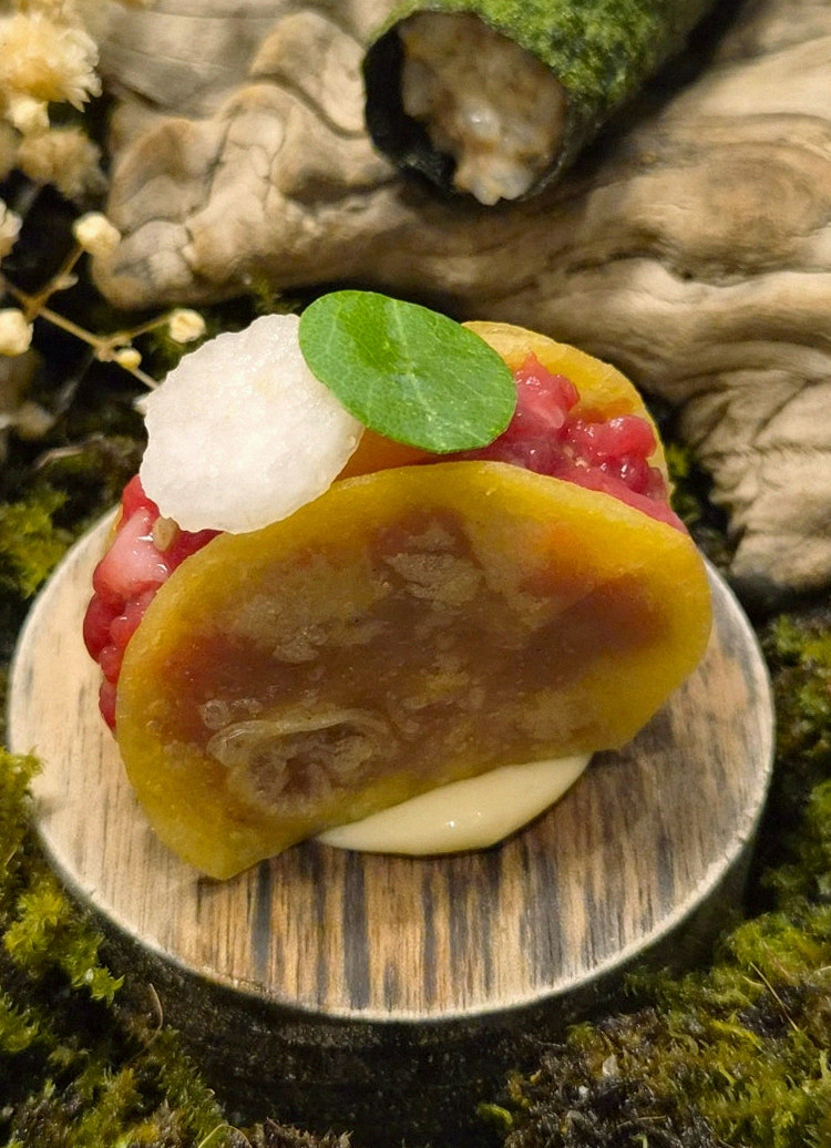 GOWOOGA Gwanghwamun · fresh Hanwoo beef tartare (yukhoe)