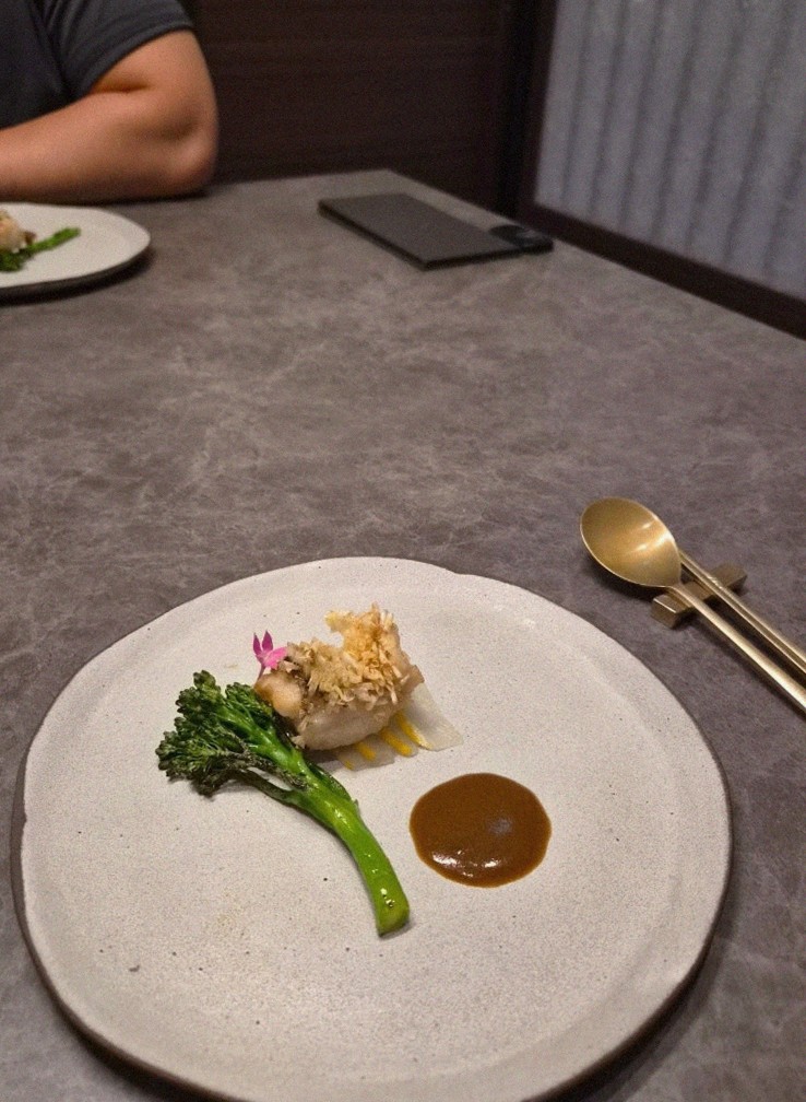 GOWOOGA Gwanghwamun · a plated course of Hanwoo beef