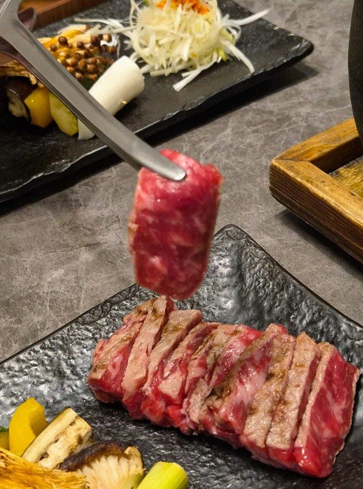 GOWOOGA Gwanghwamun · premium marbled Hanwoo beef presented before grilling