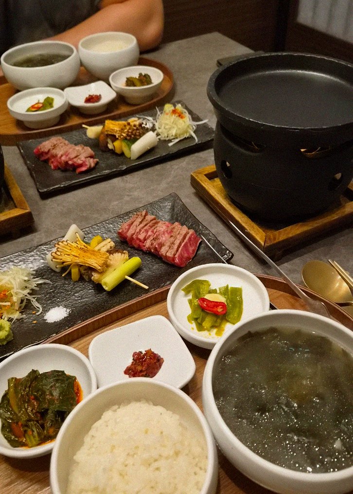 GOWOOGA Gwanghwamun · assorted Korean side dishes (banchan)