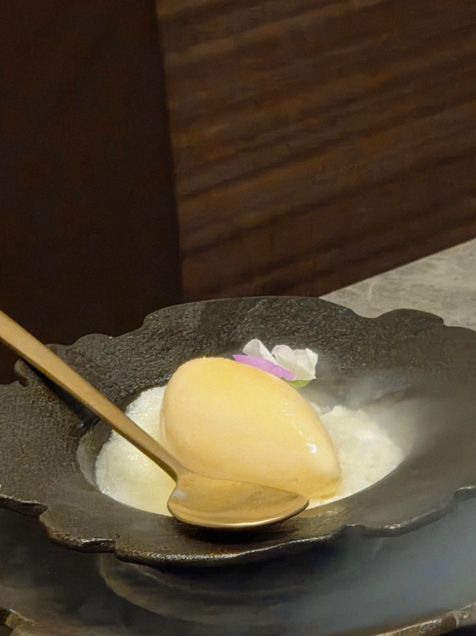 GOWOOGA Gwanghwamun · fresh Hanwoo beef tartare (yukhoe)