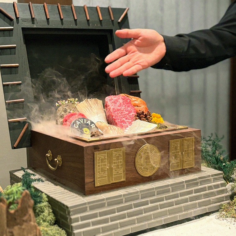 고우가 역삼점 강남 · 강남 한우오마카세 강남 룸식당 · 시그니처 한우 쇼잉 — 진열함에 담긴 마블링 한우와 캐비아