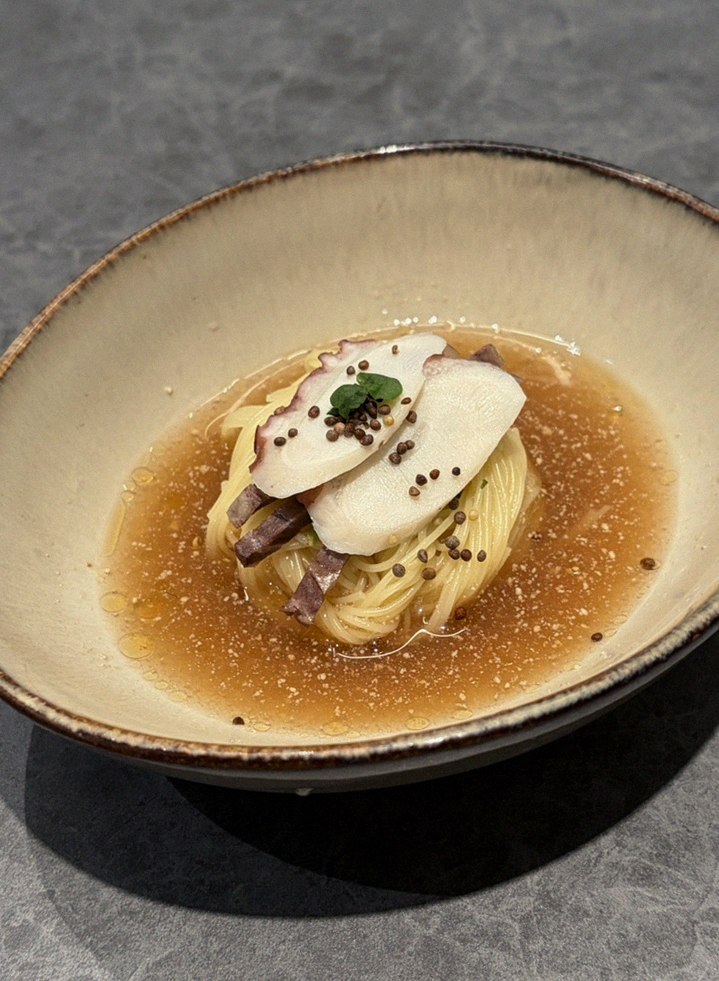 고우가 역삼점 강남 · 강남 한우오마카세 강남 룸식당 · 한 접시씩 정성껏 플레이팅된 한우 코스 요리