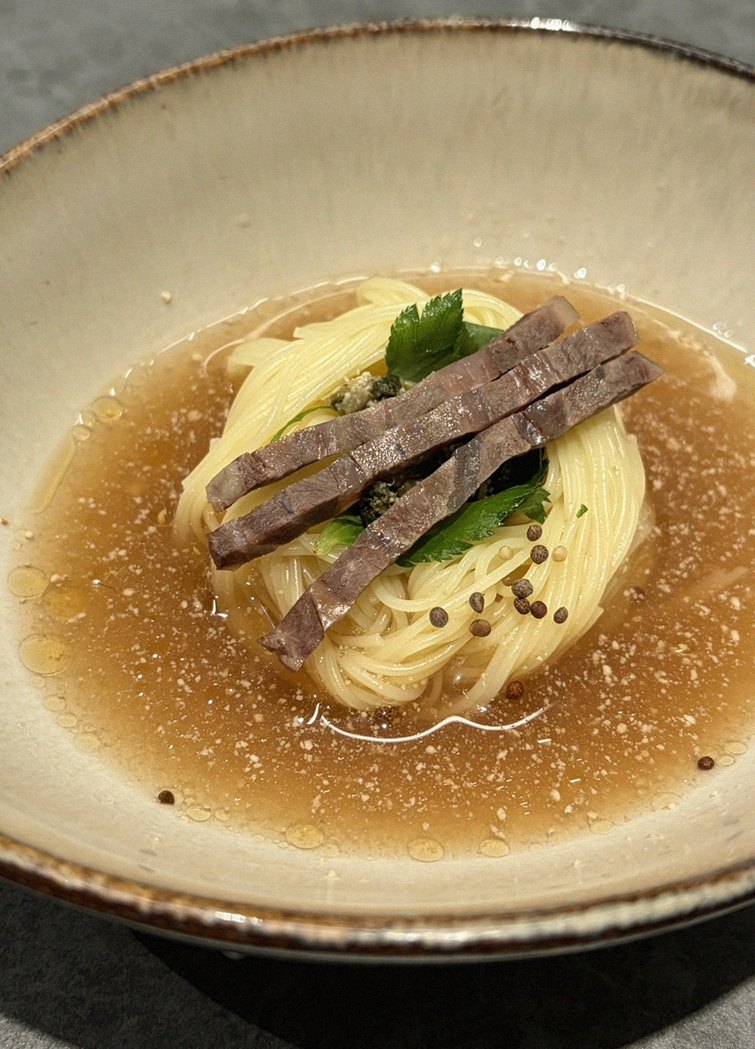 고우가 역삼점 강남 · 강남 한우오마카세 강남 룸식당 · 한 접시씩 정성껏 플레이팅된 한우 코스 요리