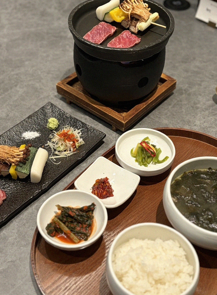 고우가 역삼점 강남 · 강남 한우오마카세 강남 룸식당 · 정갈하게 차려진 반찬과 곁들임 찬