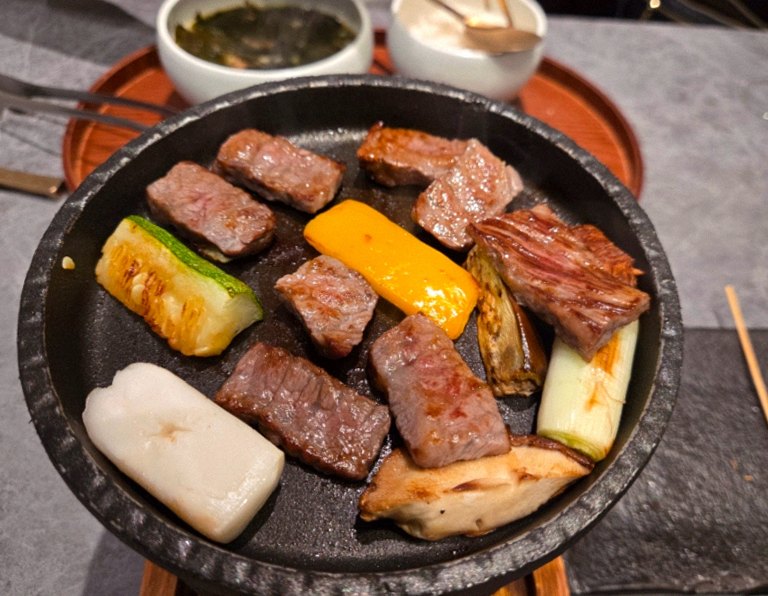 GOWOOGA Gangnam·Yeoksam · 備長炭で焼き上げる韓牛
