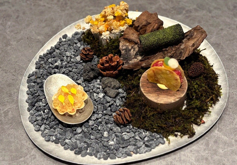GOWOOGA Gangnam·Yeoksam · a plated course of Hanwoo beef
