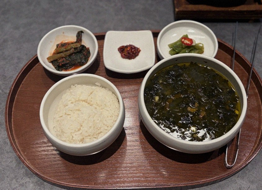 GOWOOGA Gangnam·Yeoksam · assorted Korean side dishes (banchan)