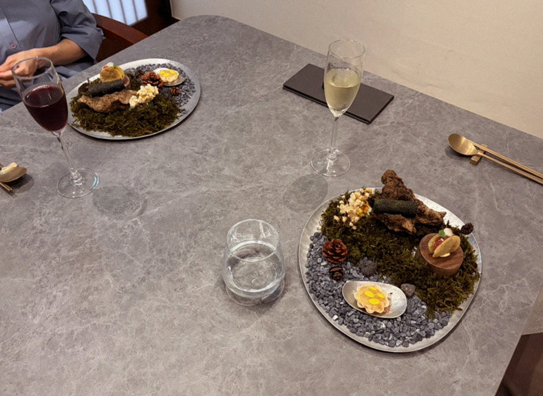 고우가 역삼점 강남 · 강남 한우오마카세 강남 룸식당 · 한 접시씩 정성껏 플레이팅된 한우 코스 요리