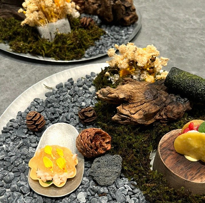 고우가 역삼점 강남 · 강남 한우오마카세 강남 데이트코스 · 시그니처 한우 쇼잉 — 진열함에 담긴 마블링 한우와 캐비아