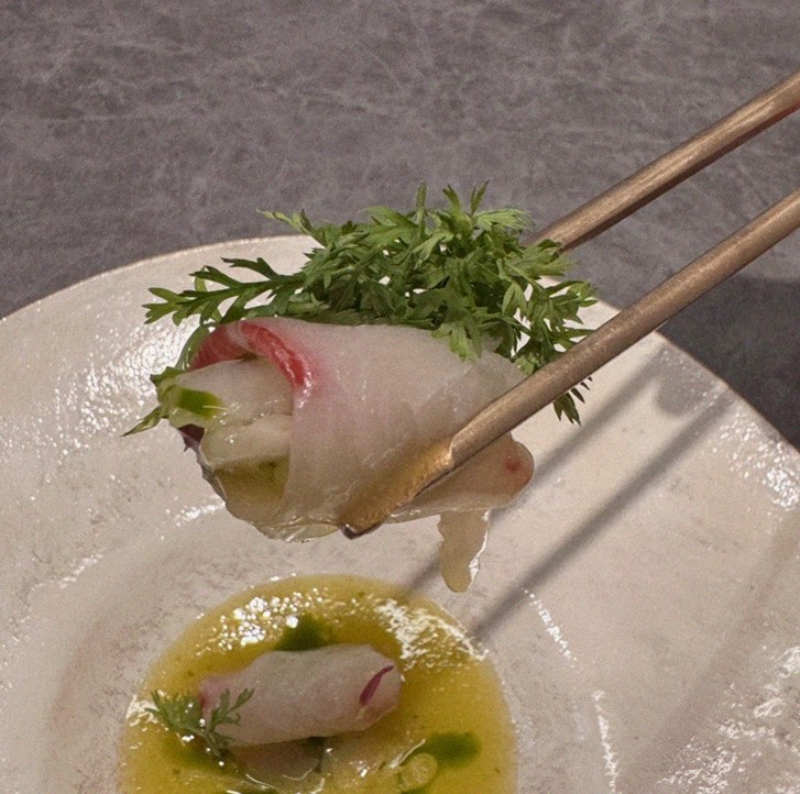 GOWOOGA Gangnam·Yeoksam · seafood course served alongside the beef