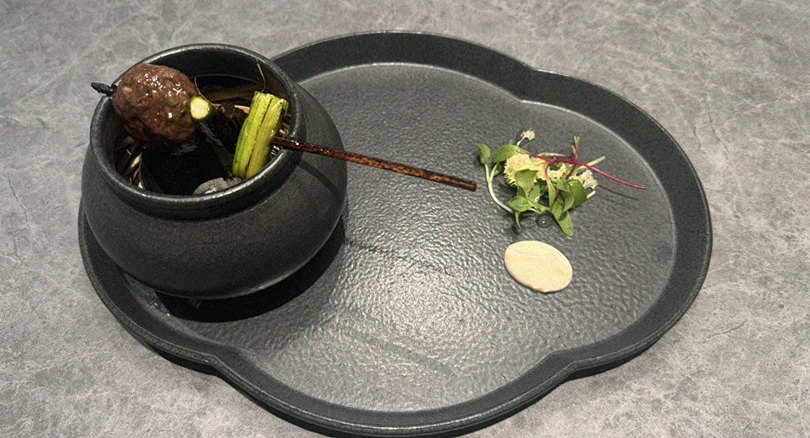 GOWOOGA Gangnam·Yeoksam · a plated course of Hanwoo beef