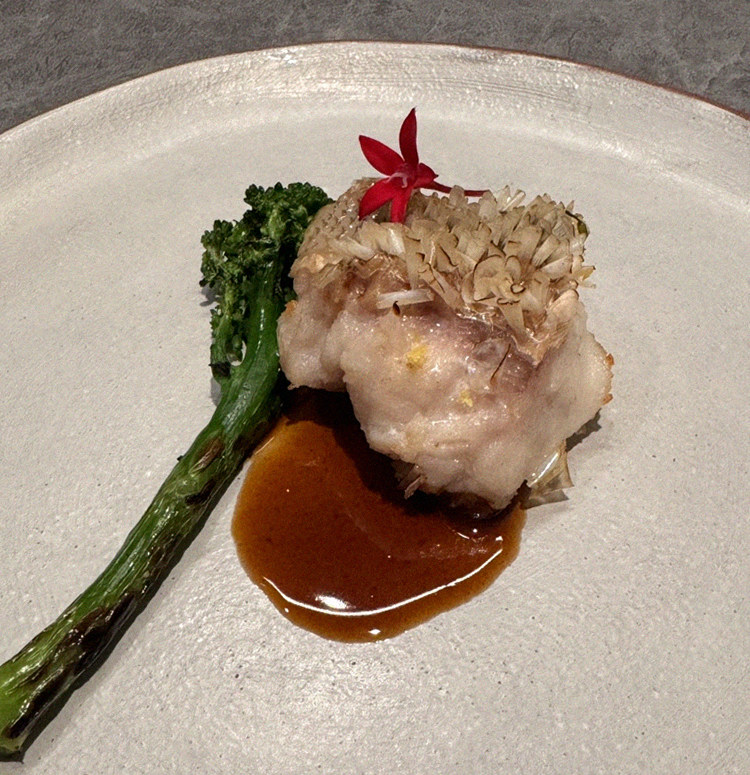 GOWOOGA Gangnam·Yeoksam · a plated course of Hanwoo beef