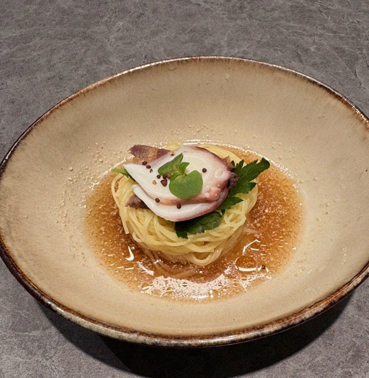 GOWOOGA Gangnam·Yeoksam · a plated course of Hanwoo beef