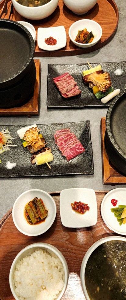고우가 역삼점 강남 · 강남 한우오마카세 강남 룸식당 · 시그니처 한우 쇼잉 — 진열함에 담긴 마블링 한우와 캐비아