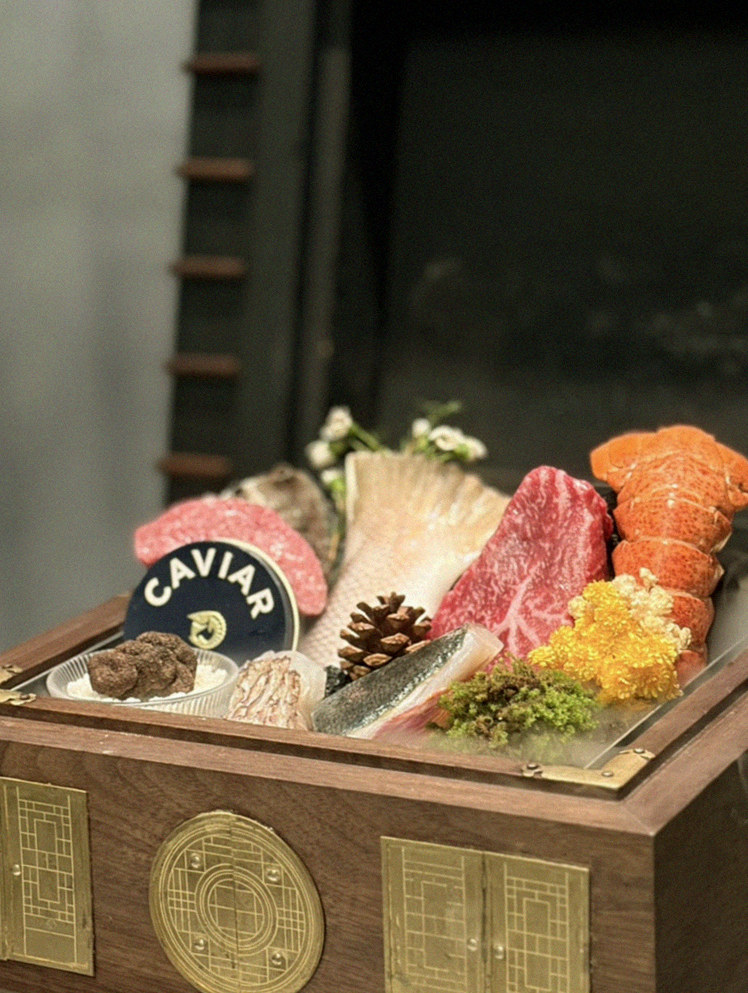 고우가 역삼점 강남 · 강남 한우오마카세 강남 파인다이닝 · 시그니처 한우 쇼잉 — 진열함에 담긴 마블링 한우와 캐비아
