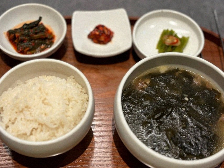 고우가 역삼점 강남 · 강남 한우오마카세 강남 파인다이닝 · 정갈하게 차려진 반찬과 곁들임 찬