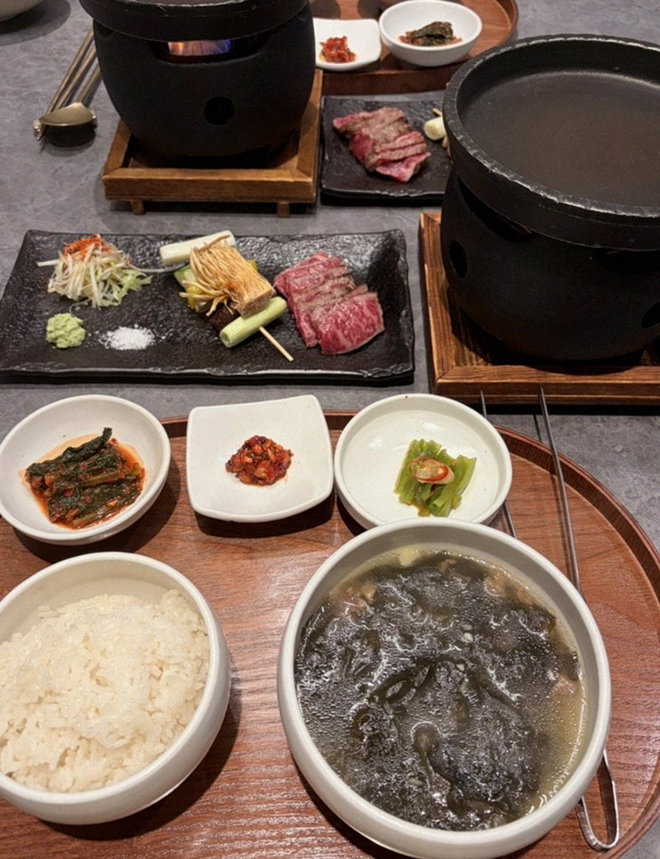 고우가 역삼점 강남 · 강남 한우오마카세 강남 파인다이닝 · 시그니처 한우 쇼잉 — 진열함에 담긴 마블링 한우와 캐비아