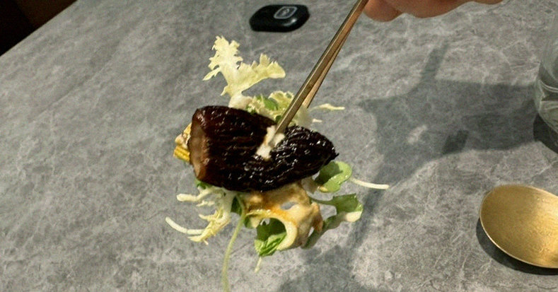 GOWOOGA Gangnam·Yeoksam · a plated course of Hanwoo beef