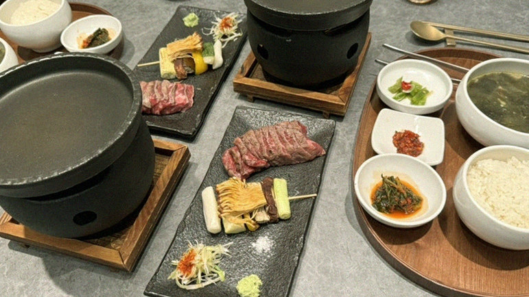 GOWOOGA Gangnam·Yeoksam · the signature Hanwoo showing — marbled beef cuts and caviar presented in a display chest
