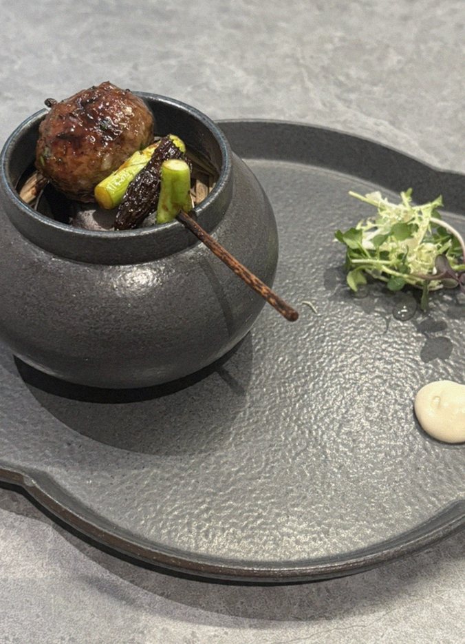 GOWOOGA Gangnam·Yeoksam · a plated course of Hanwoo beef