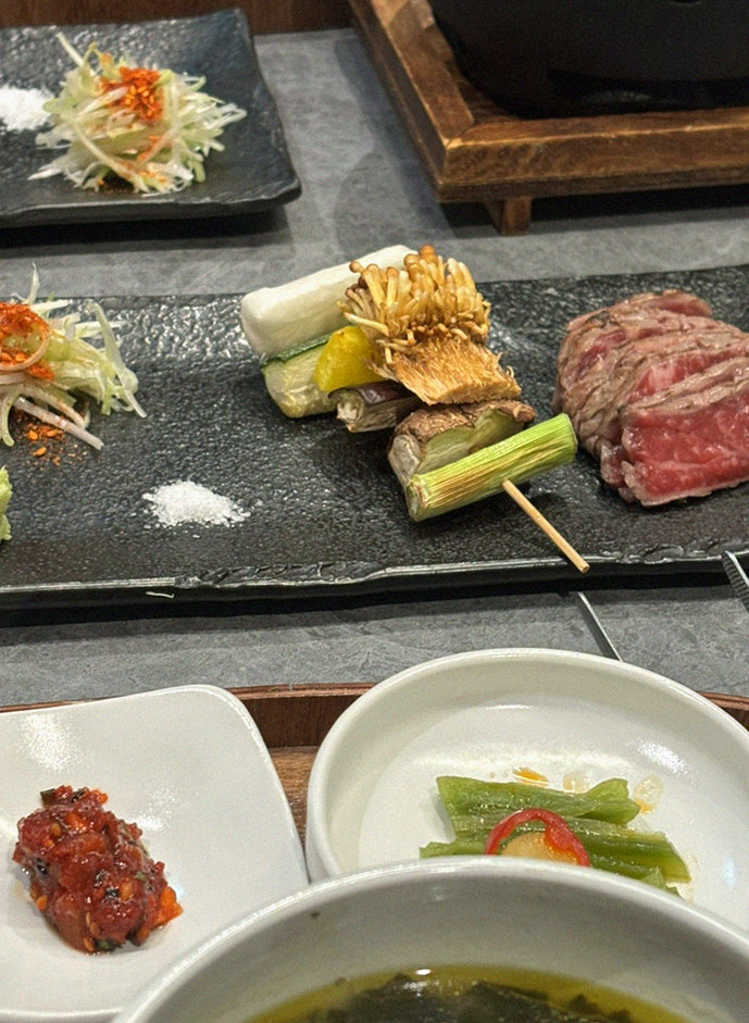 GOWOOGA Gangnam·Yeoksam · assorted Korean side dishes (banchan)