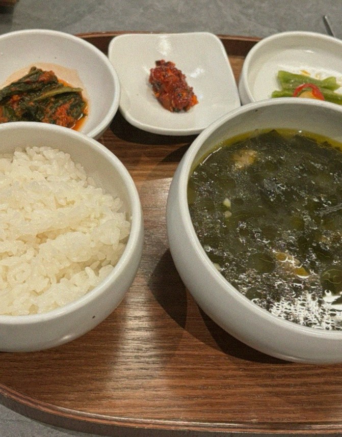 GOWOOGA Gangnam·Yeoksam · assorted Korean side dishes (banchan)